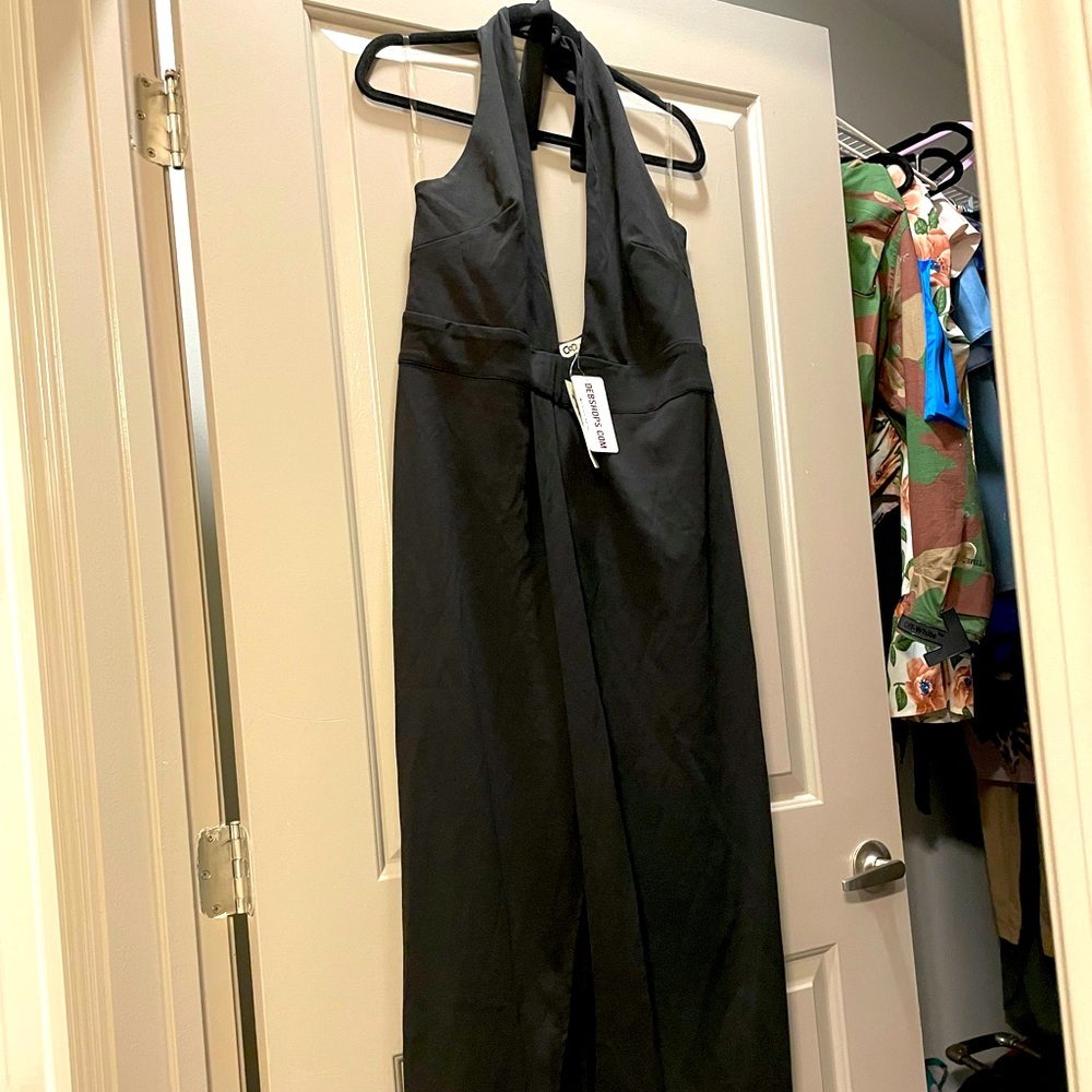 Black halter dress with high middle split 🖤